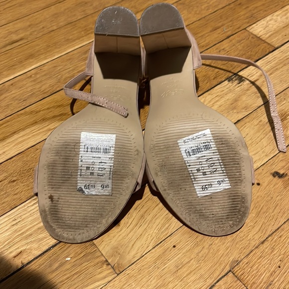 Tan heels - Picture 6 of 10